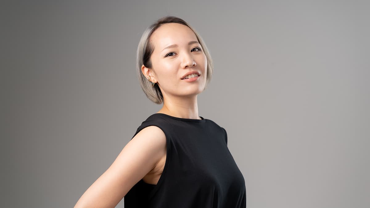 自信に満ち溢れた女性のプロフィール